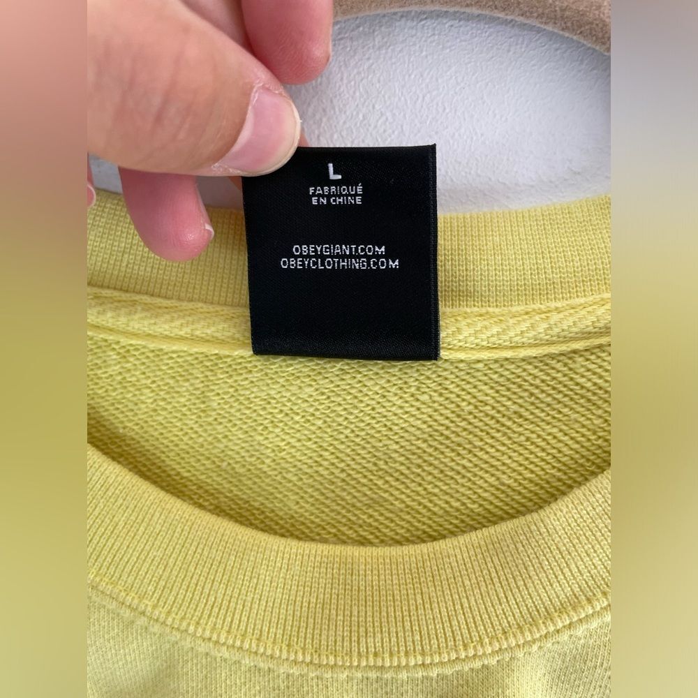 Yellow Obey crop sweatshirt size large - Picture 4 of 6
